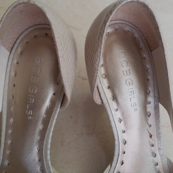 Vintage Style Cream Two-tone Heels - Picture 4 of 4